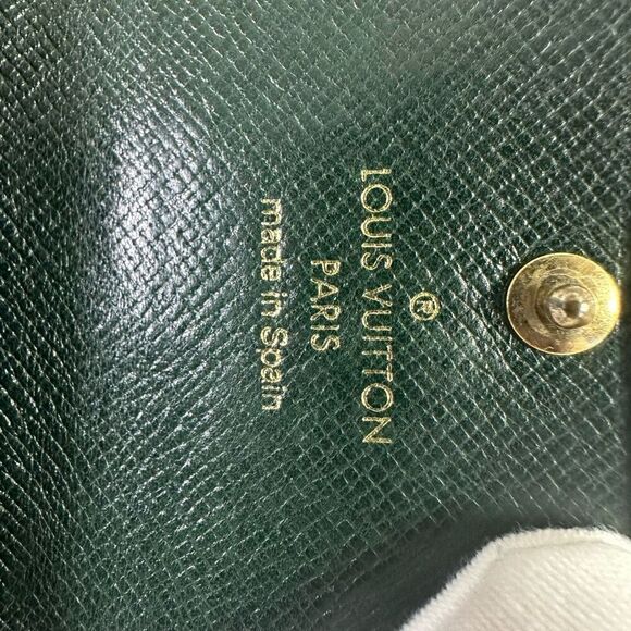 Louis Vuitton Green Taiga Leather 4 Key Case Holder - Picture 13 of 16